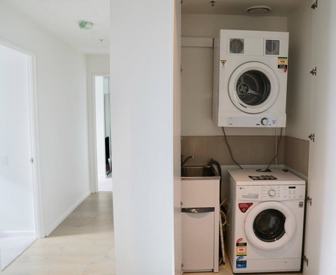 Pride Docklands Waterfront Apartment City View - Accommodation Batemans Bay 24