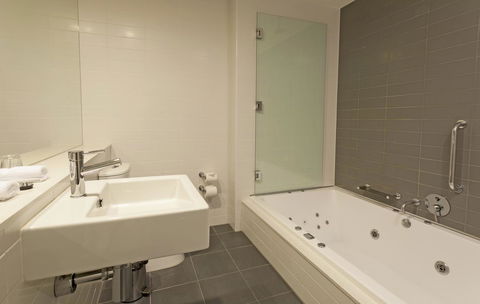 Causeway 353 Hotel - Accommodation Batemans Bay 9