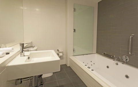 Causeway 353 Hotel - Accommodation Batemans Bay 29