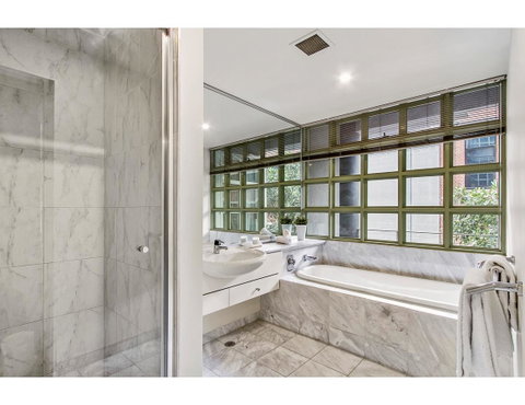 Sophisticated Modern 3 Bed Home In Foodie Paradise - Accommodation Batemans Bay 4