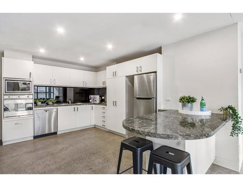 Sophisticated Modern 3 Bed Home In Foodie Paradise - Accommodation Batemans Bay 3