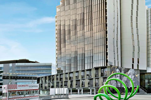 Peppers Docklands - Accommodation Batemans Bay 1