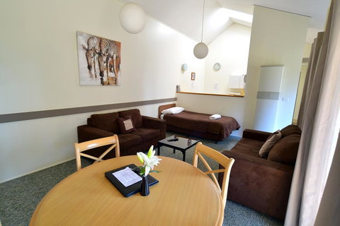 Executive Hideaway - Accommodation Batemans Bay 25
