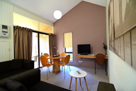 Executive Hideaway - Accommodation Batemans Bay 16
