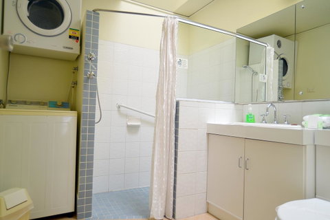 Executive Hideaway - Accommodation Batemans Bay 2