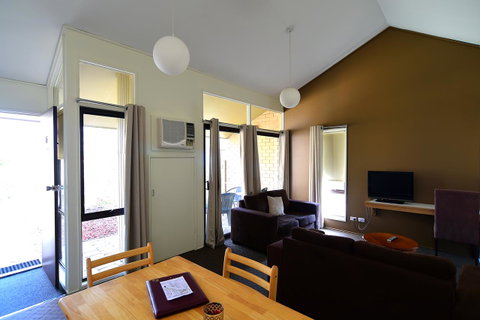 Executive Hideaway - Accommodation Batemans Bay 7
