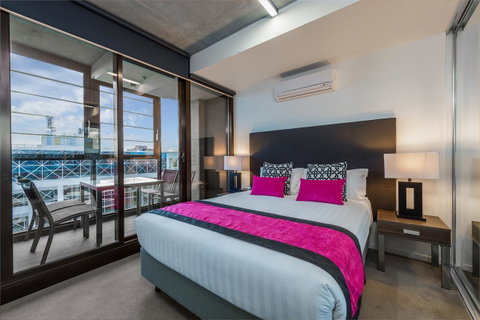 Mantra St Kilda Road - Accommodation Batemans Bay 1