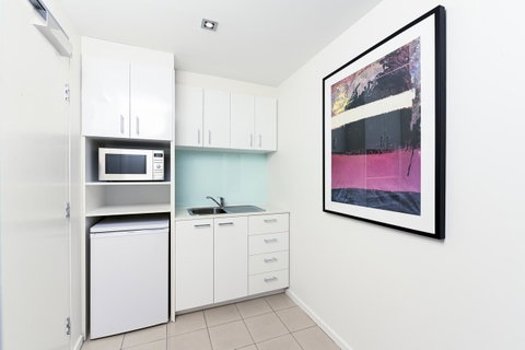 Brady Apartment Hotel Flinders Street - Accommodation Batemans Bay 7