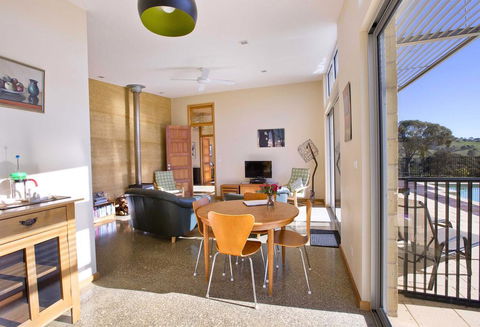 The Chocolate Lily Bed & Breakfast - Accommodation Batemans Bay 1