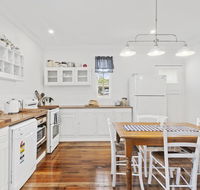 The Cottage on Lamington - Accommodation Batemans Bay