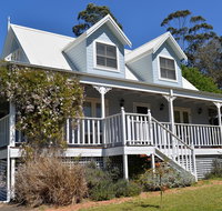 The Doll's House - Charming 2 bedroom cottage just a short walk from the village - Accommodation Batemans Bay