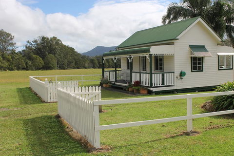 The Dollhouse Cottage - Accommodation Batemans Bay 2