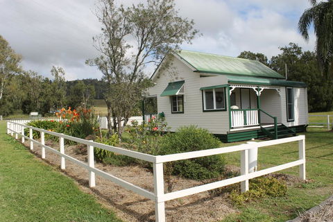 The Dollhouse Cottage - Accommodation Batemans Bay 1