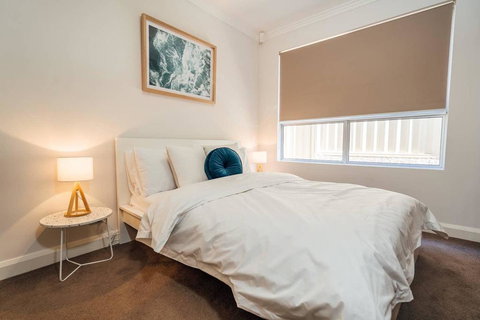 The Grand Oasis - Pool - Wifi - Mins From Beach - Accommodation Batemans Bay 1