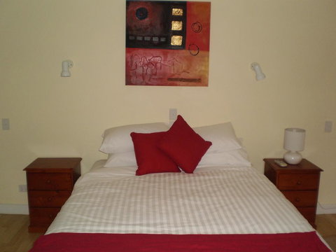 The Lakehouse Manor - Accommodation Batemans Bay 0