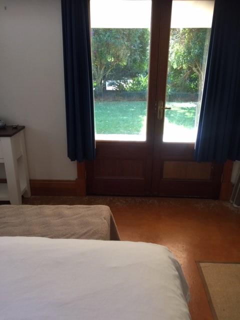 The Lakehouse Manor - Accommodation Batemans Bay 3