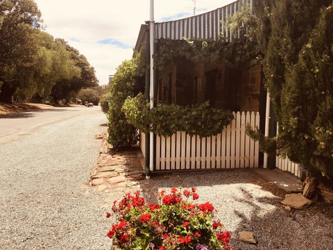 The Olde Devonshire House - Accommodation Batemans Bay 0