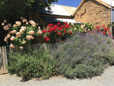 The Olde Devonshire House - Accommodation Batemans Bay 2