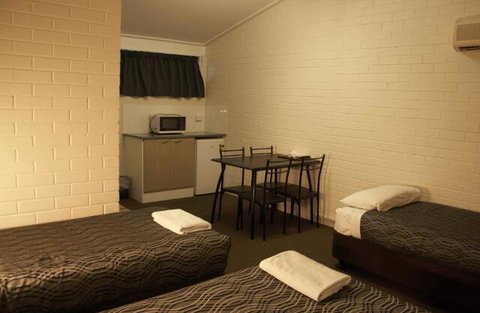The Plains Motor Inn - Accommodation Batemans Bay 3