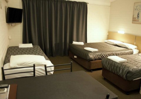 The Plains Motor Inn - Accommodation Batemans Bay 2