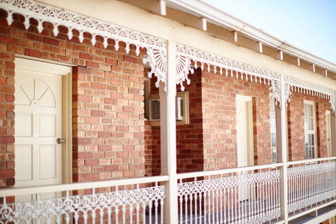 The Rose Hotel & Motel - Accommodation Batemans Bay 0