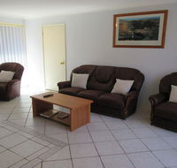 The Salamander' 99 Salamander Way - aircon  large yard for kids - Accommodation Batemans Bay