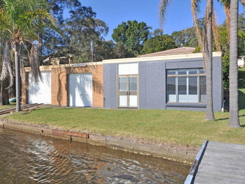 The Studio On The Lake @ Fishing Point, Lake Macquarie - Honestly Put The Line In And Catch Fish - Accommodation Batemans Bay 1