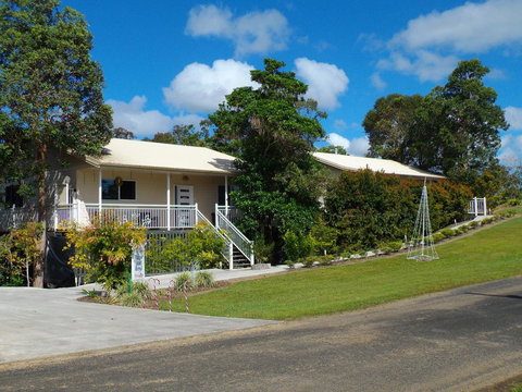 Tinaroo Sunset Retreat - Accommodation Batemans Bay 0