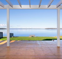 Tranquility Absolute Waterfront - Pet Friendly - 10 Mins to Hyams Beach - Accommodation Batemans Bay