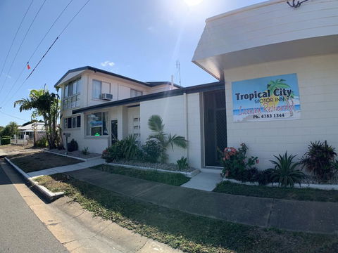 Tropical City Motor Inn - Accommodation Batemans Bay 0