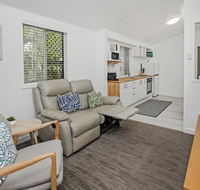 Tropical on McKenzie MK1 - Accommodation Batemans Bay