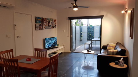 Two Bedroom Garden Apartment - Accommodation Batemans Bay 2