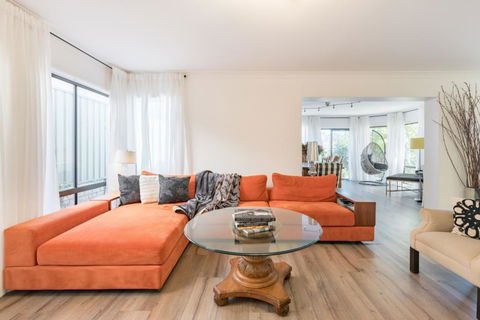 ULTRA SPACIOUS STYLISH HOME IN PRESTONS - SYDNEY - Accommodation Batemans Bay 0