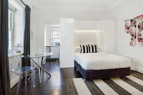 Unbeatably Located Art Deco Surry Hills Studio - Accommodation Batemans Bay 1