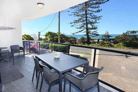 Unit 1 Phoenix Apartments, Coolum Beach - Accommodation Batemans Bay 1