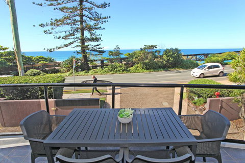 Unit 1 Phoenix Apartments, Coolum Beach - Accommodation Batemans Bay 0