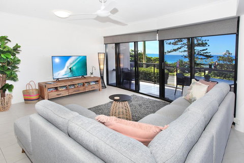 Unit 1 Phoenix Apartments, Coolum Beach - Accommodation Batemans Bay 3