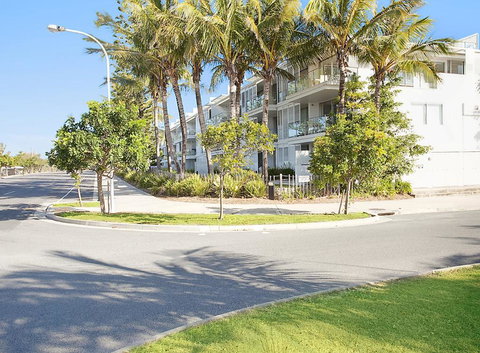 Unit 105 Plantation - Rainbow Beach, Plantation Resort, Second Floor, Aircon, Pool, Spa - Accommodation Batemans Bay 0