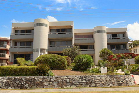 Unit 2, Biriny Lodge, 1686-1689 David Low Way Coolum Beach - Accommodation Batemans Bay 0