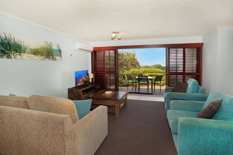 Unit 2, Biriny Lodge, 1686-1689 David Low Way Coolum Beach - Accommodation Batemans Bay 3