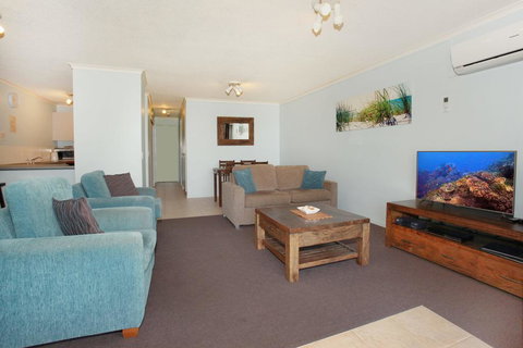 Unit 2, Biriny Lodge, 1686-1689 David Low Way Coolum Beach - Accommodation Batemans Bay 1