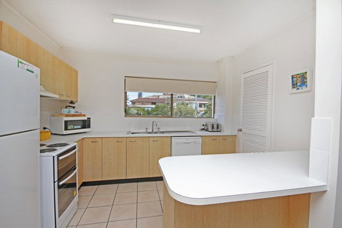 Unit 2, Cooltoro Court, 7 Frank Street Coolum Beach, 400 BOND, LINEN INCLUDED - Accommodation Batemans Bay 3