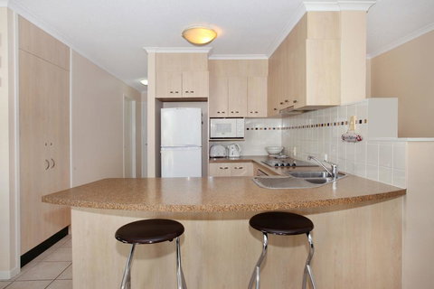 Unit 3, On The Park, 22 Frank Street Coolum Beach, 400 BOND, LINEN INCLUDED - Accommodation Batemans Bay 3