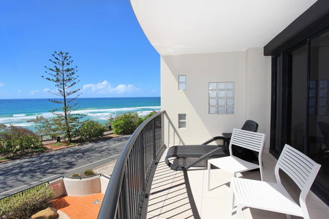 Unit 4, The Rocks, 1746 David Low Way Coolum Beach - 500 Bond - Accommodation Batemans Bay 1