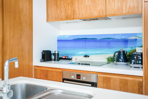 Unit 6 Plantation - Rainbow Beach, Plantation Resort, Ground Floor, Aircon, Pool, Spa - Accommodation Batemans Bay 2