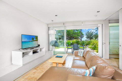 Unit 8 Plantation Resort - Rainbow Beach, Plantation Resort, Air Conditioned, Pool And Outdoor Spa - Accommodation Batemans Bay 3