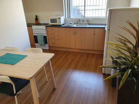 Value 2 Bed Villa Close To QEH + Airport + City + Beach - Accommodation Batemans Bay 3