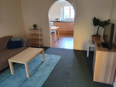 Value 2 Bed Villa Close To QEH + Airport + City + Beach - Accommodation Batemans Bay 2