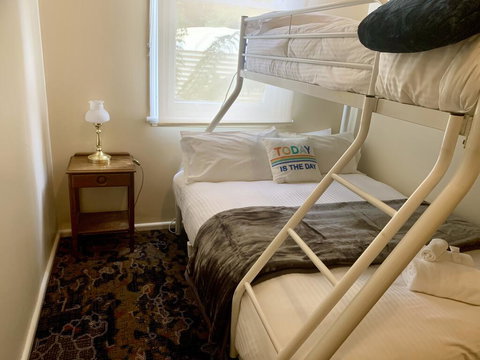 Victoria Albert Guest House Bar Cafe And Restaurant - Accommodation Batemans Bay 3