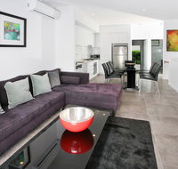Views from Red Hill - Modern and Spacious Split-Level Executive 3BR Red Hill Apartment Close to CBD - Accommodation Batemans Bay